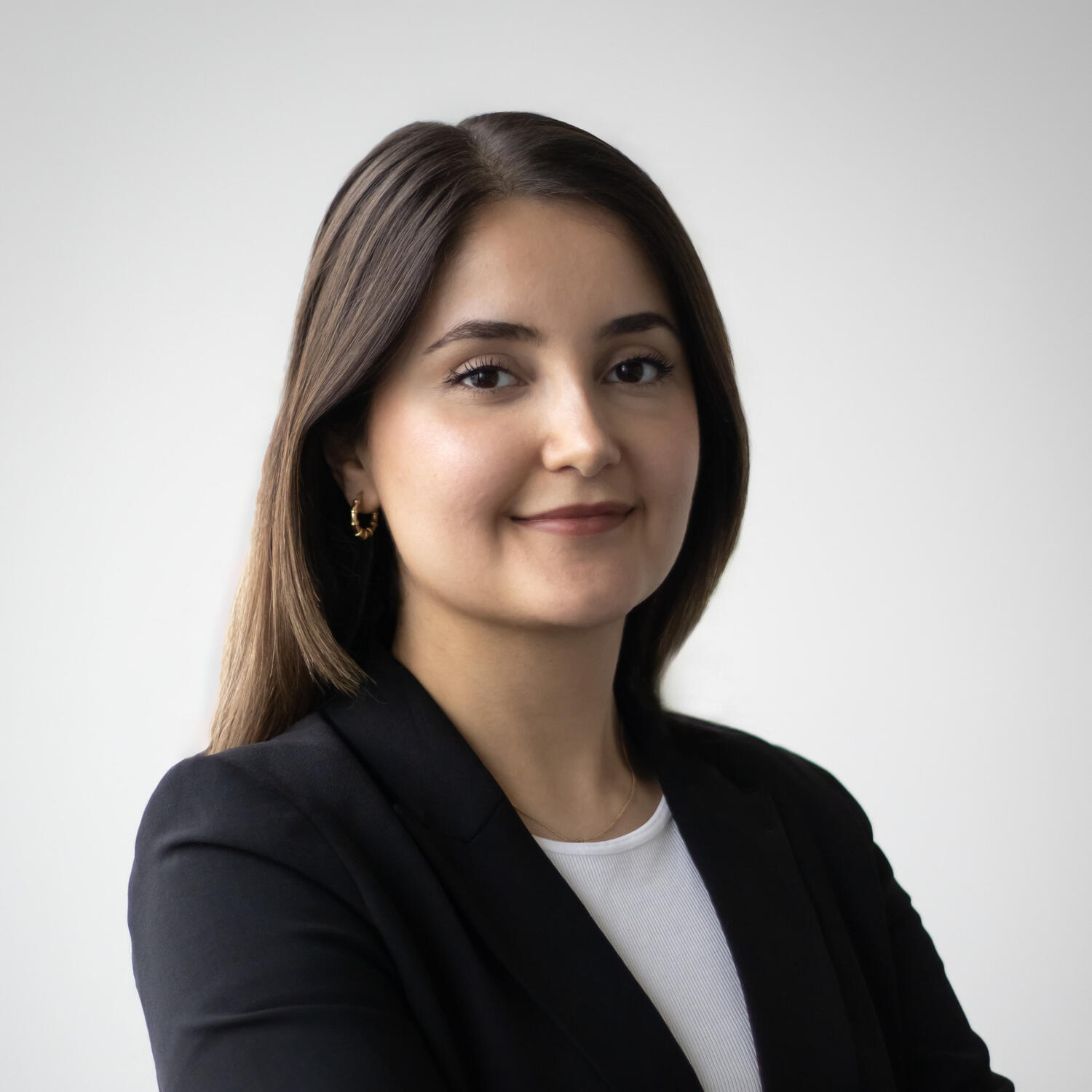 Dunkelhaarige Frau im Blazer businessportrait frau duisburg professionell