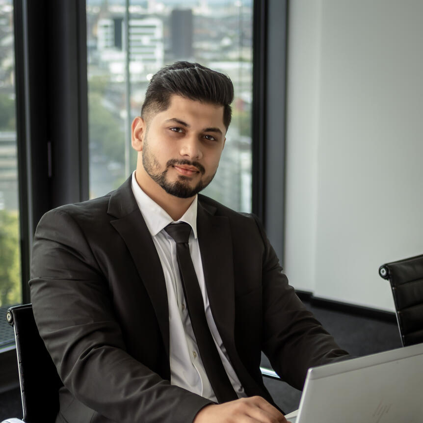 Mann im Anzug businessportrait mann unternehmen duisburg