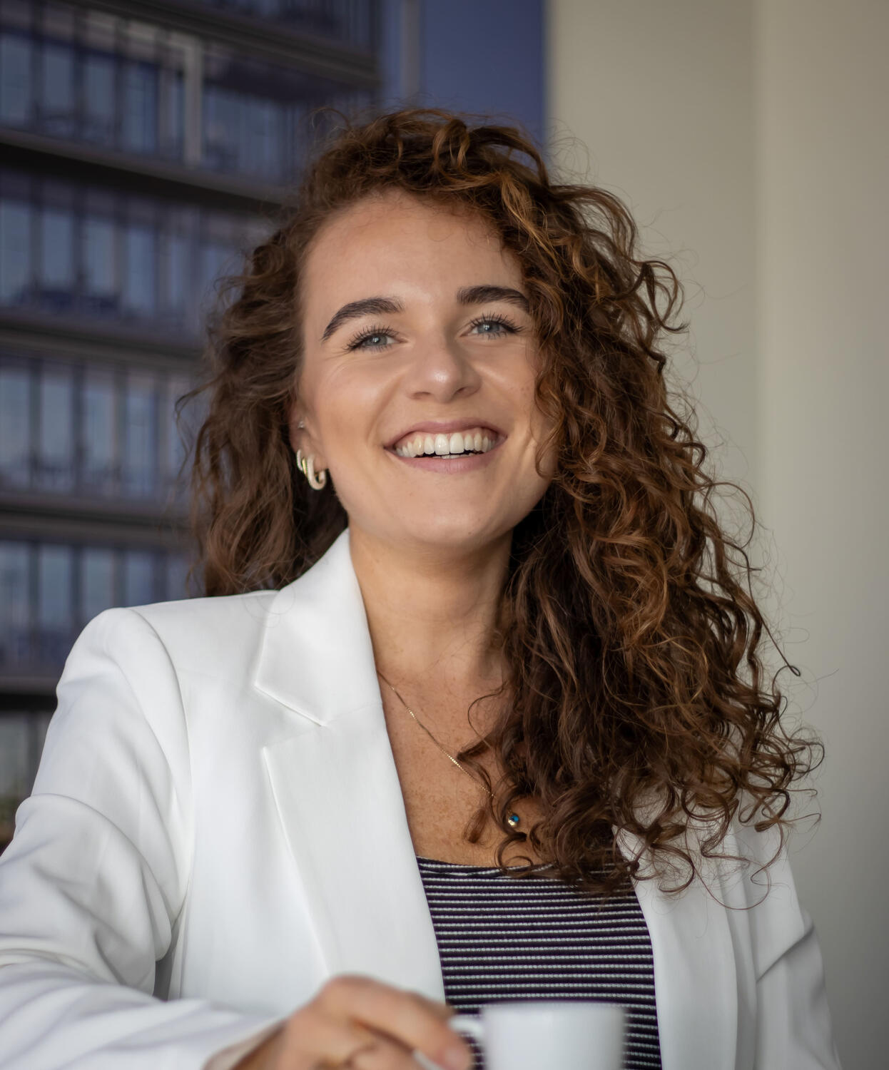 Frau lachend businessportrait frau duisburg natürlich